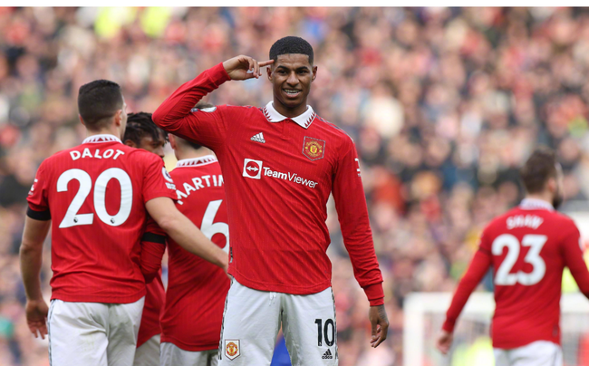 亚泰队的中 亚泰队的中